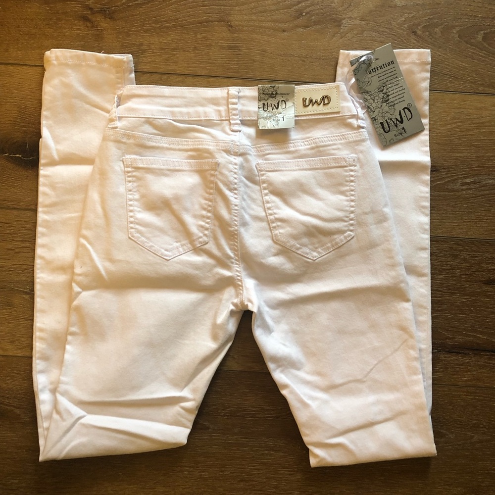 🤍NWT White skinny jeans!! Size 1🤍